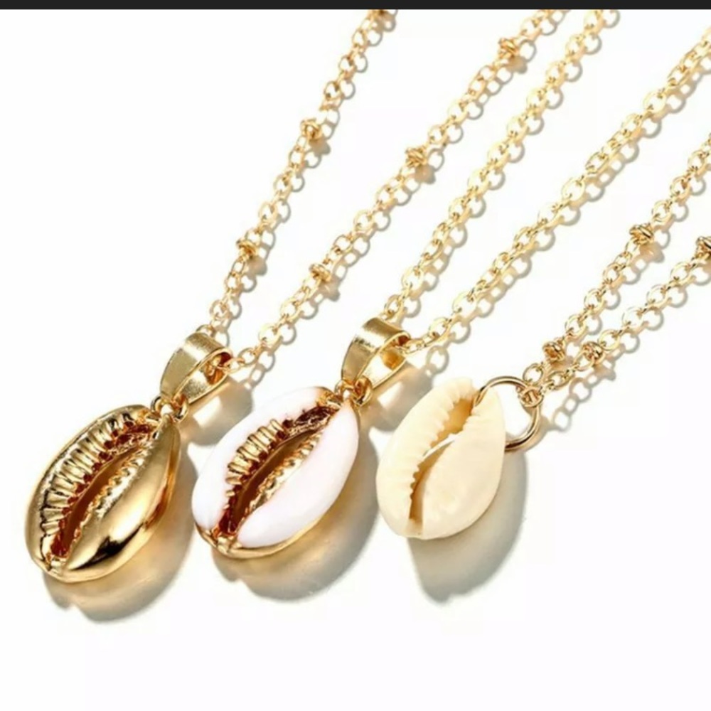 Women’s 3 layer shell necklace gold - Picture 2 of 5